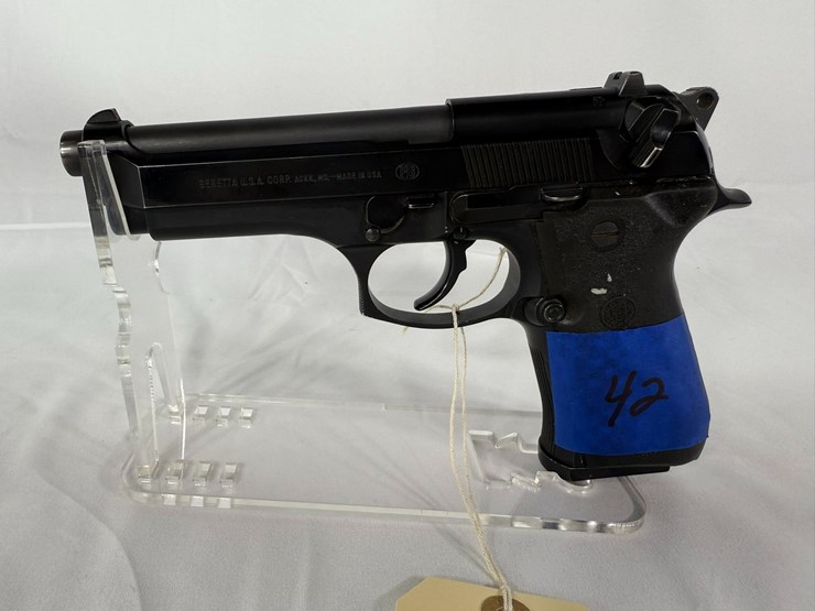 #42-•-beretta-96-40-pistol-ber000470-image-1