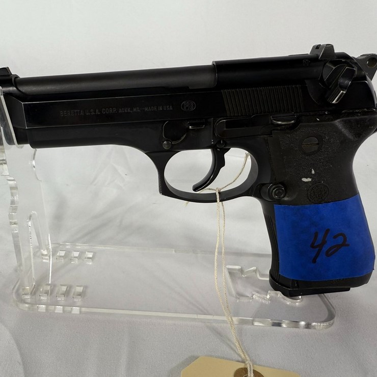 #42 • Beretta 96 40 Pistol BER000470