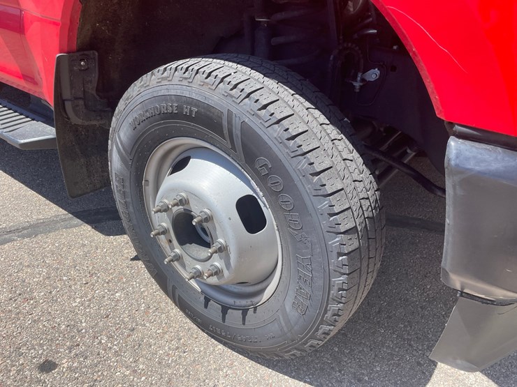2020-ford-f350-xl-image-16