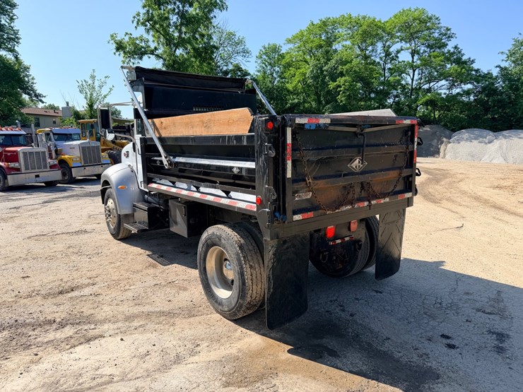 2006-peterbilt-335-image-8