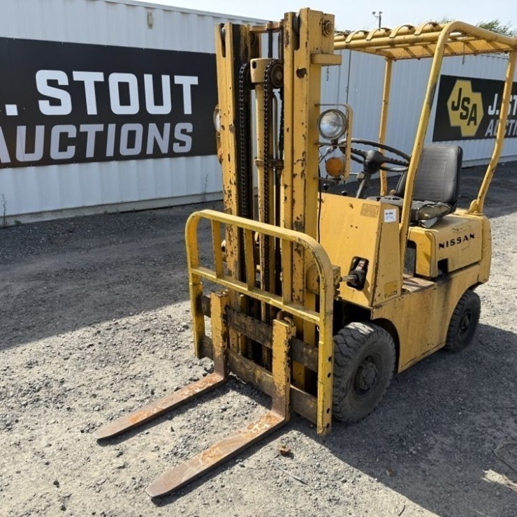 Nissan NFG101 Forklift