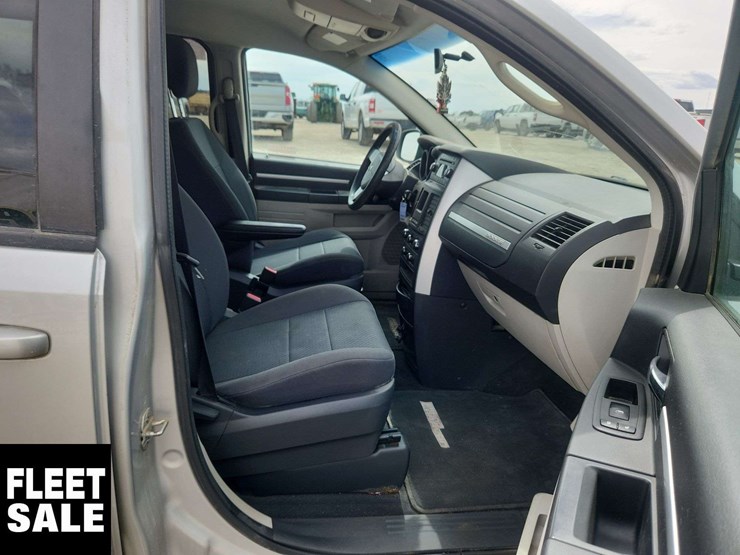 2010-dodge-grand-caravan-image-18