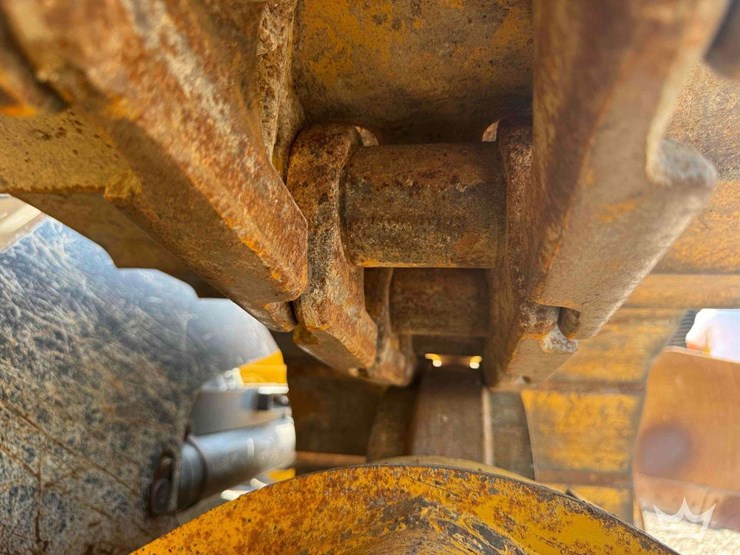 2020-deere-850l-wlt-image-40
