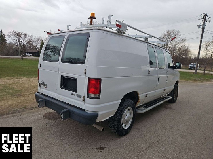 2013-ford-cargo-image-7