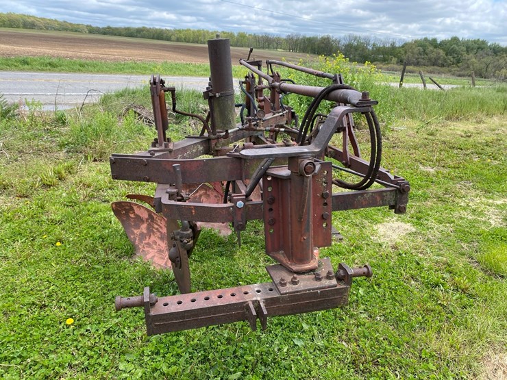 mm-4-bottom-16"-plow-image-2