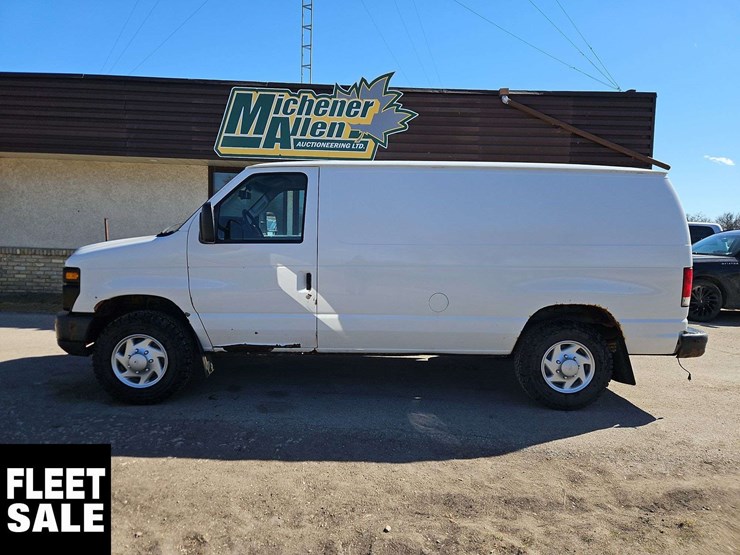 2014-ford-cargo-image-2