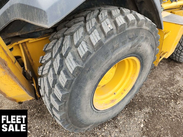 deere-410l-image-31