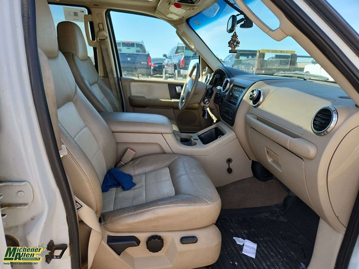 2004-ford-expedition-image-24