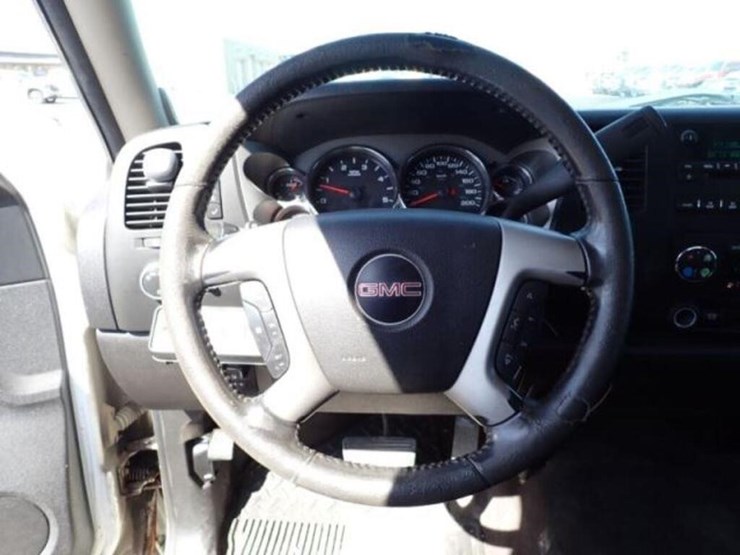 2014-chevrolet-silverado-3500hd-image-12