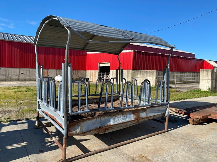 covered-bale-feeder-image-1
