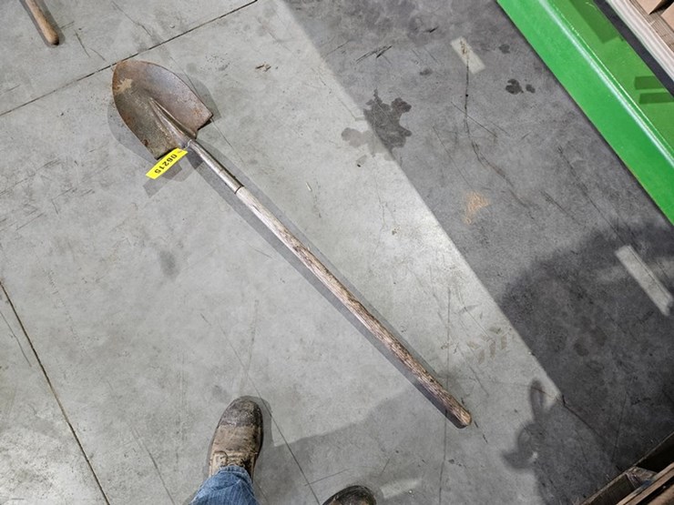 #6215-•-wood-handled-shovel-image-3