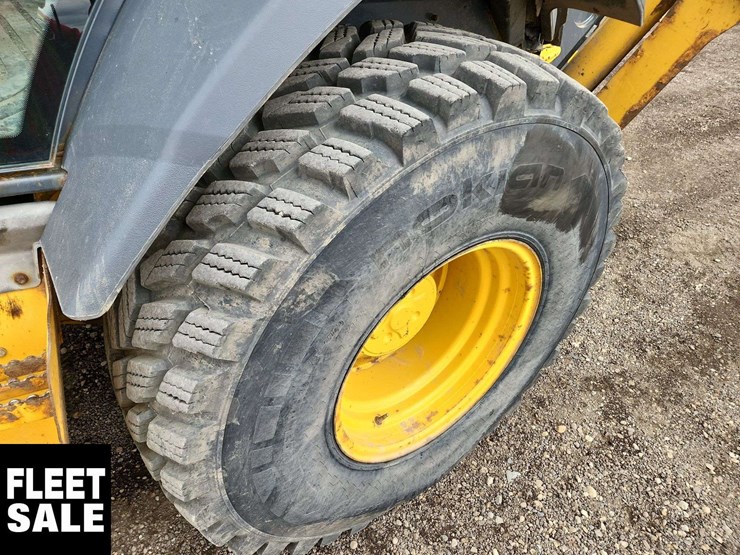 deere-410l-image-30