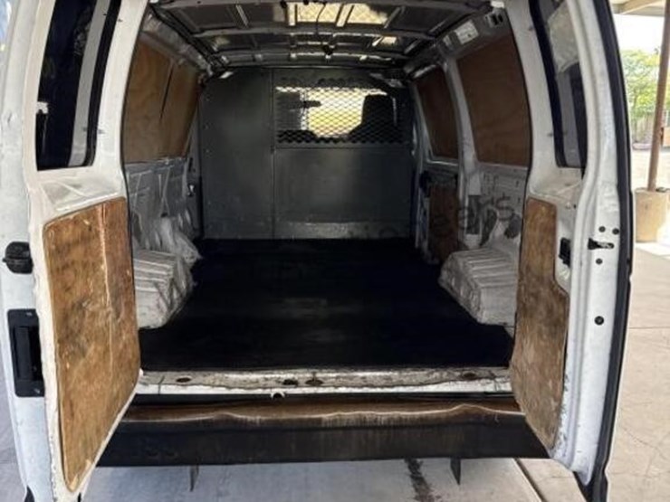2009-ford-cargo-image-13