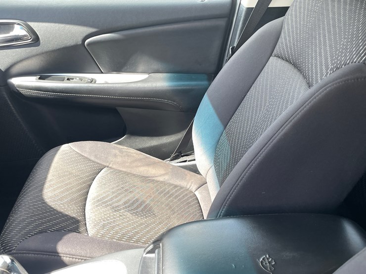 2013-dodge-journey-sxt-image-14
