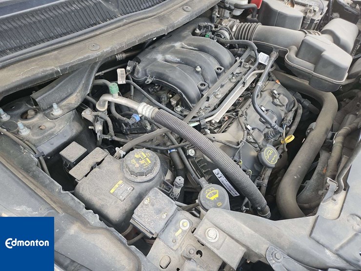 2019-ford-explorer-image-23