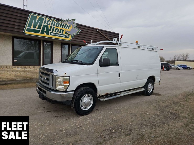 2013-ford-cargo-image-1