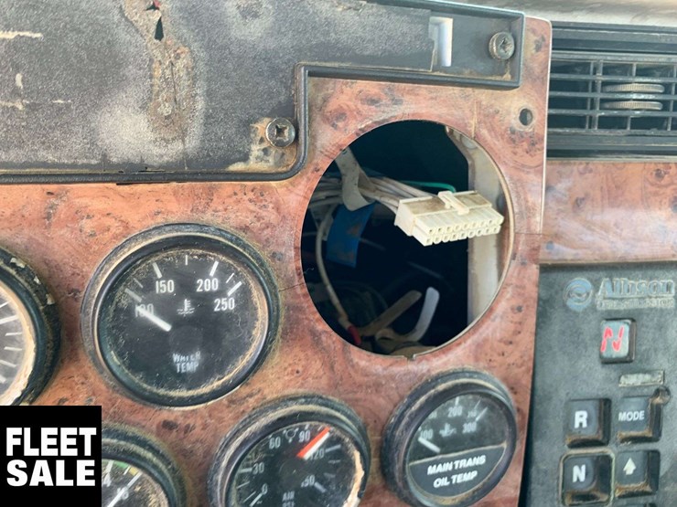 2006-peterbilt-335-image-20