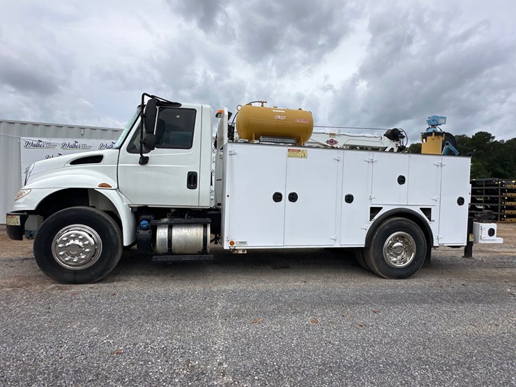 2015-international-durastar-4400-image-1