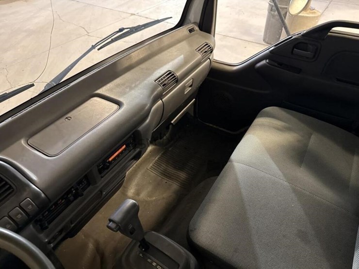 2005-isuzu-npr-image-22