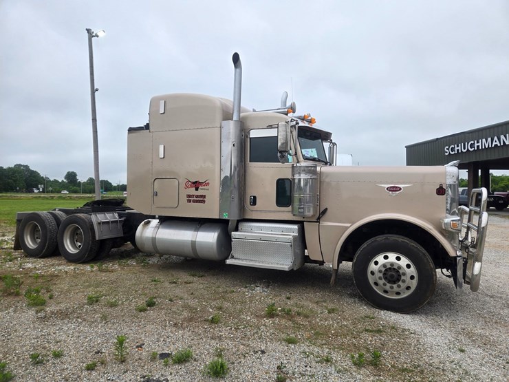 2016-peterbilt-389-image-25