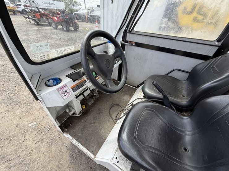 2019-taylor-dunn-bigfoot-electric-utility-cart-image-10