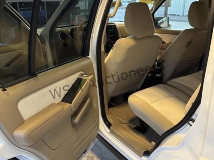 2009-ford-explorer-image-26