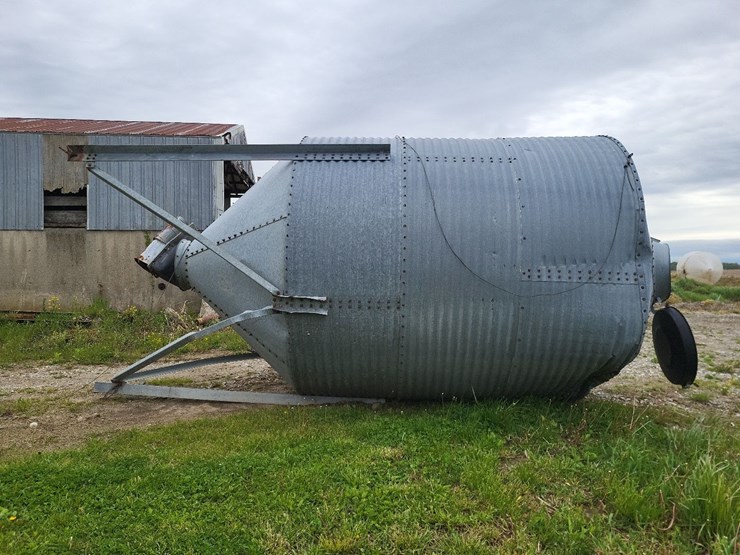 feed-bin-w/stand-image-7