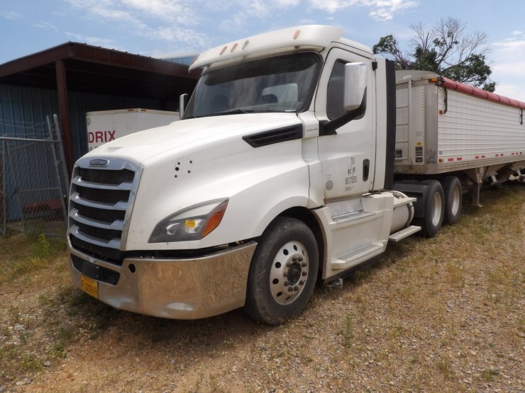 2019-freightliner-cascadia-126-image-1