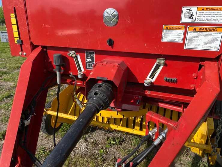 new-holand-7050-4x4-rd-baler-image-9