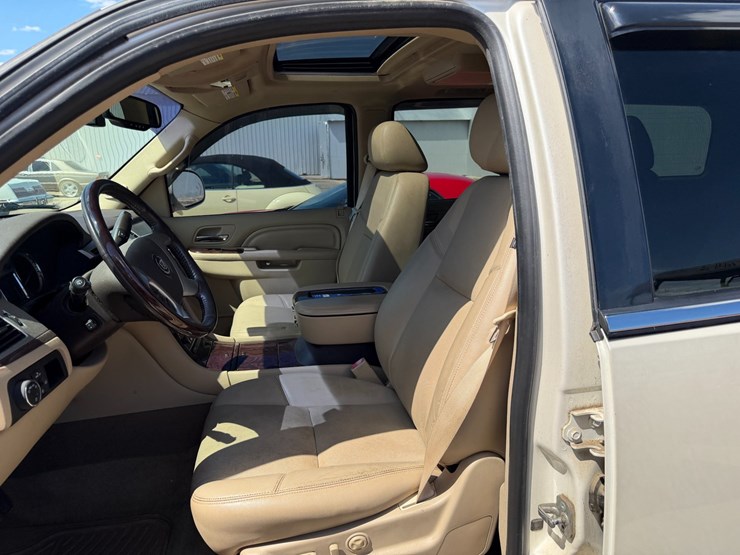 2007-cadillac-escalade-image-82