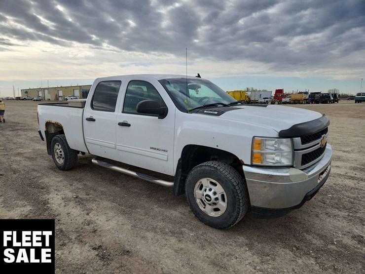 2012-chevrolet-silverado-2500hd-image-2