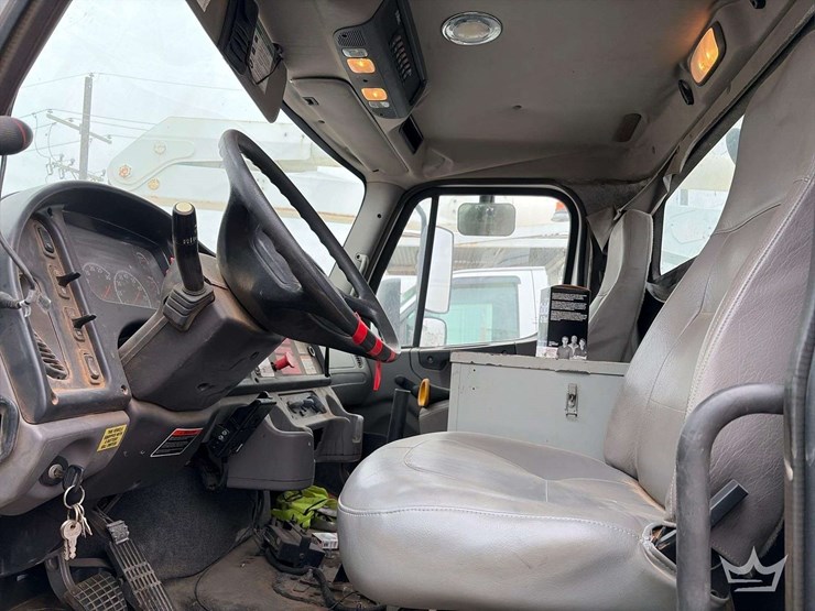 freightliner-m2-106-image-39