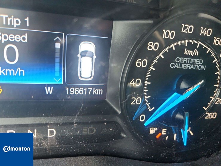2016-ford-explorer-image-25