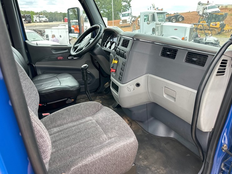 2016-peterbilt-579-image-12