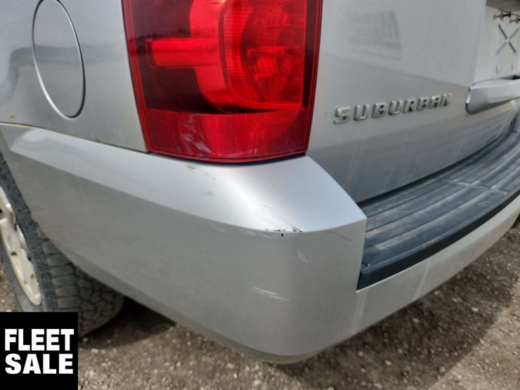 2011-chevrolet-suburban-image-41