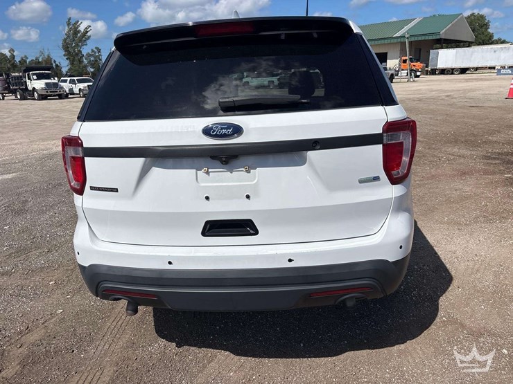 2017-ford-explorer-image-21