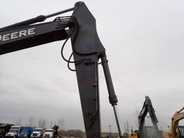 2010-deere-270d-lc-image-30