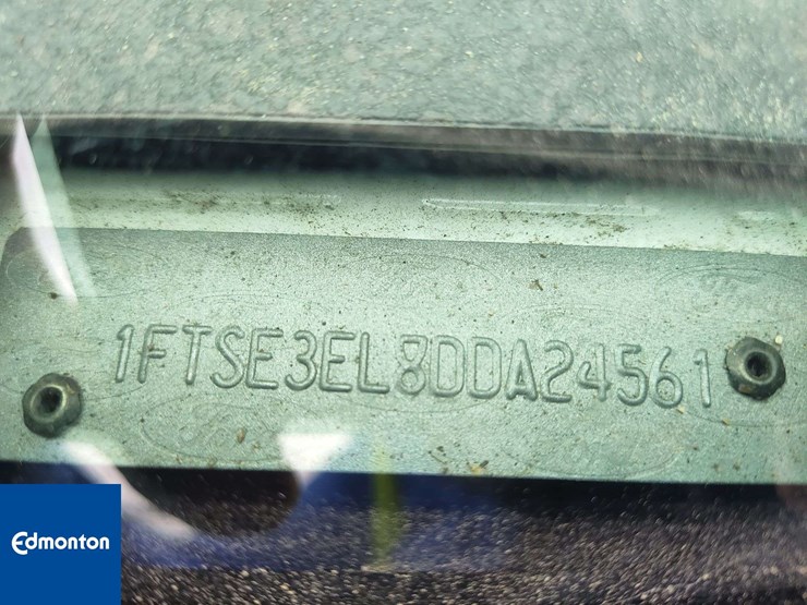 2013-ford-cargo-image-5