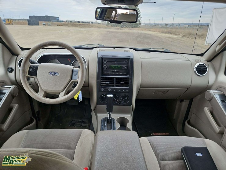 ford-explorer-sport-trac-image-22