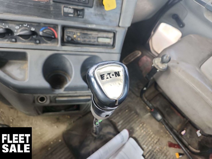 2005-freightliner-columbia-120-image-8
