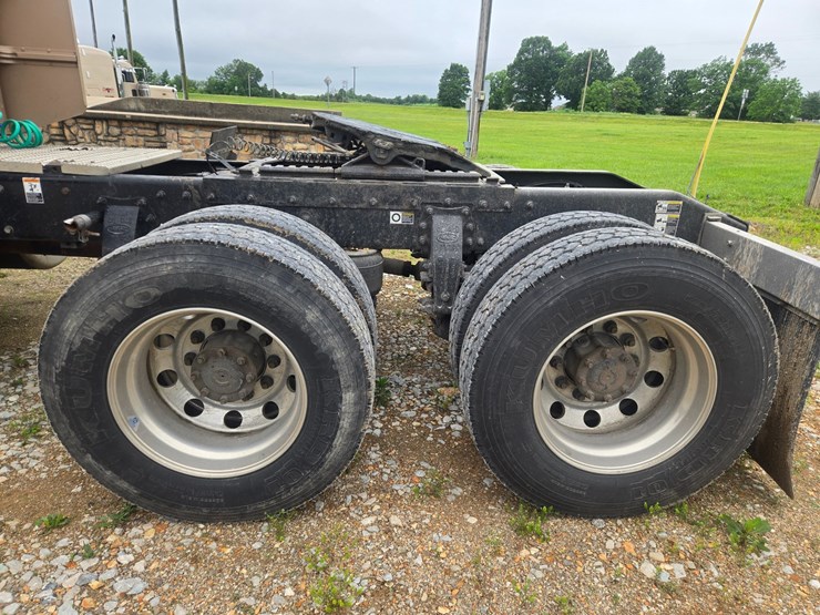 2016-peterbilt-389-image-73