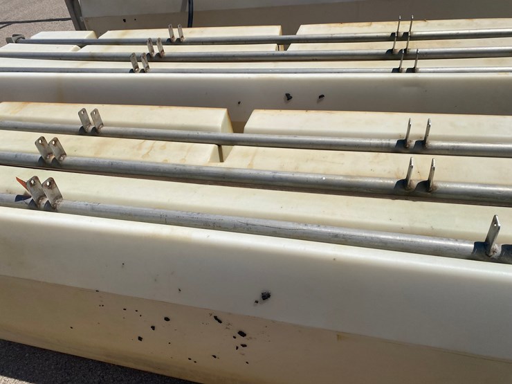 #8775-•-(2)-brine/-liquid-applicator-tanks-image-4
