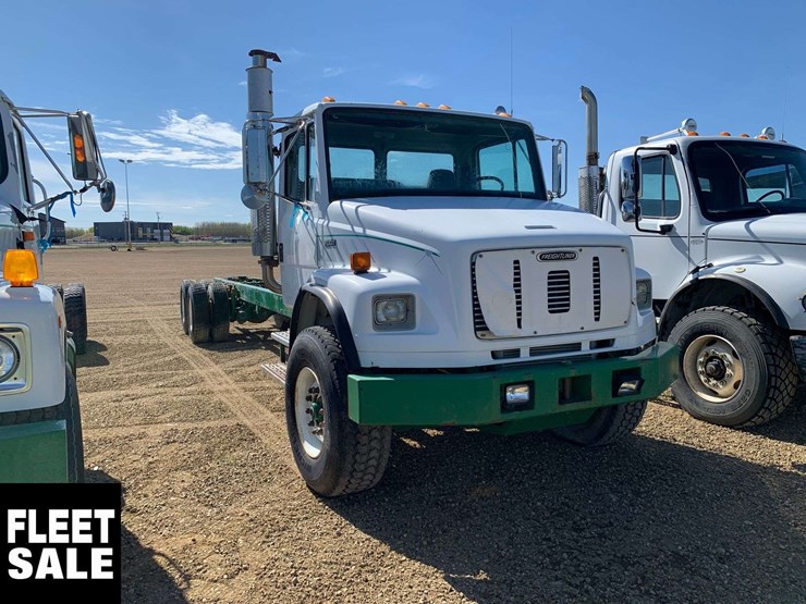 2001-freightliner-fl106-image-2
