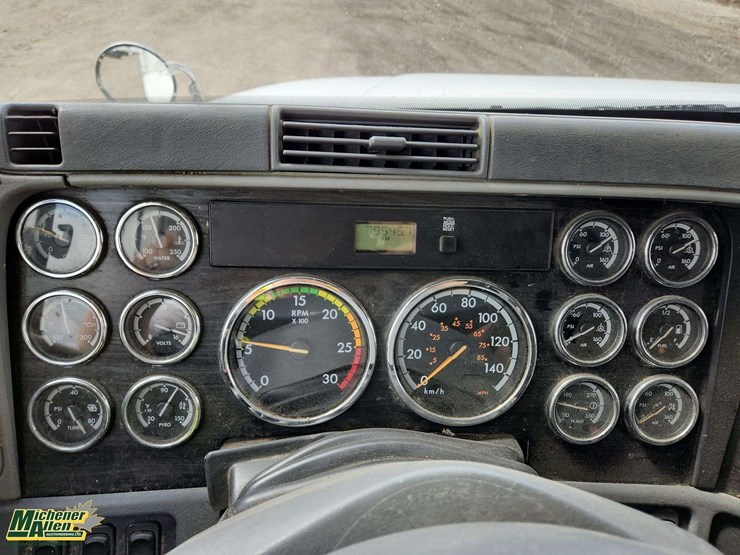 2005-freightliner-columbia-120-image-9