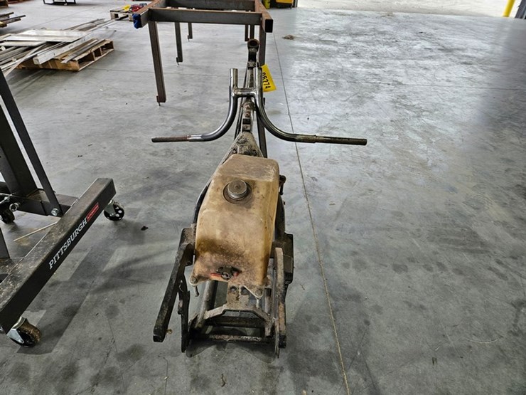 #6274-•-motorcycle-frame-and-gas-tank-image-3