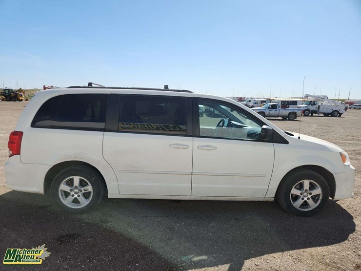 dodge-grand-caravan-image-8