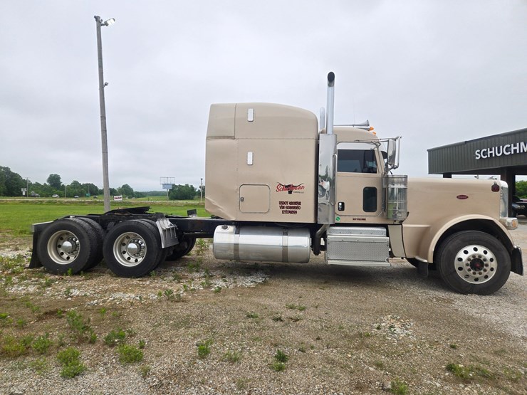 2016-peterbilt-389-image-21