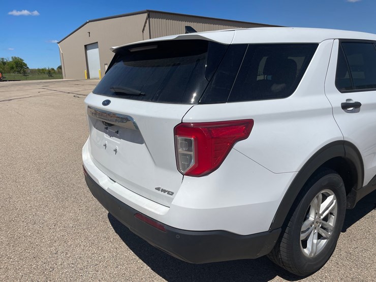 2022-ford-explorer-image-18
