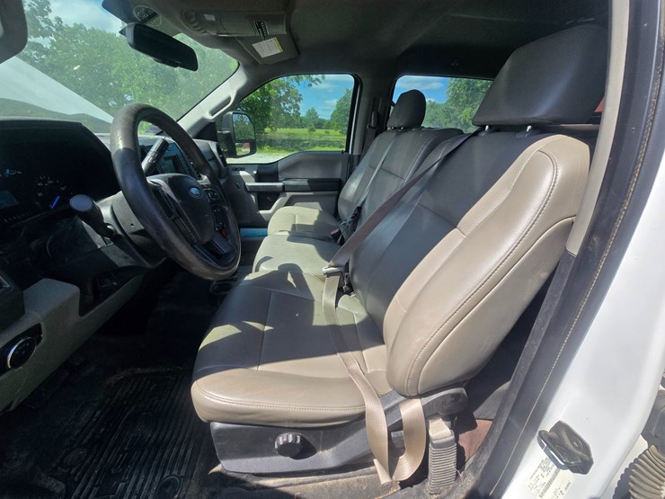 2017-ford-f550-image-36
