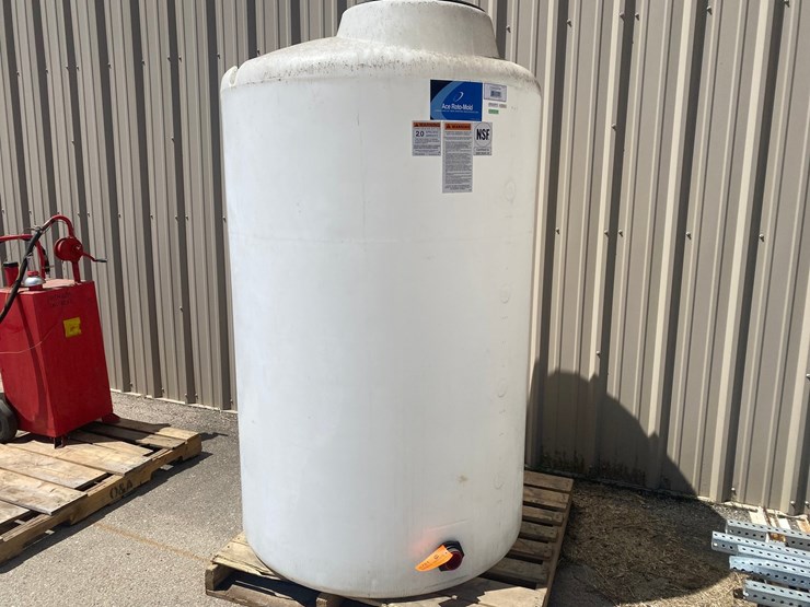#8781-•-poly-500-gallon-vertical-liquid-storage-tank-image-1